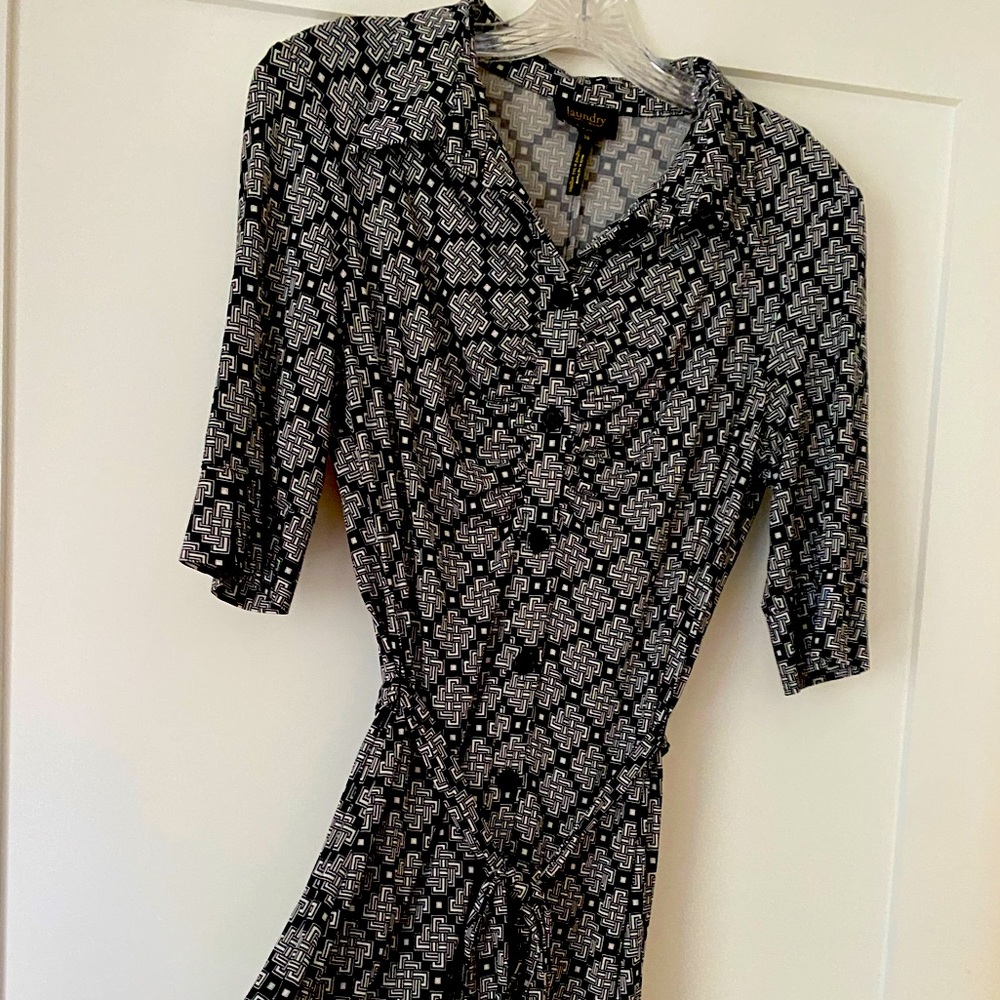 Women’s dress size 10. Jersey knit, 3/4 sleeve